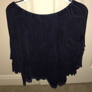 Off-the-shoulder long sleeve